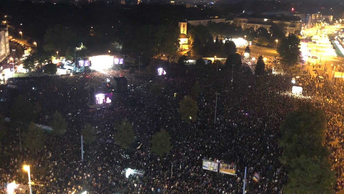 Riesenansturm beim #wirsindmehr-Konzert in Chemnitz: Auf 65.000 hat die Stadt Chemnitz die Teilnehmerzahl geschätzt.