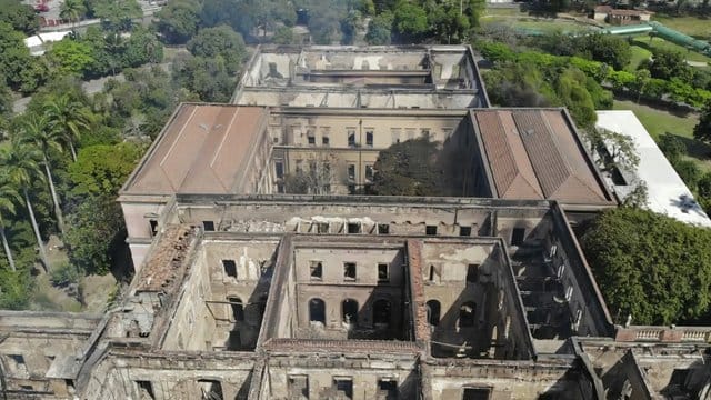 Das Nationalmuseum von Brasilien brannte fast vollständig aus.