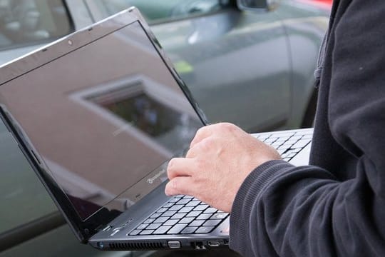 Moderne Zeiten: In vielen Fällen hat der Dietrich beim Autodiebstahl ausgedient, denn die Langfinger bauen längst auf digitale Hilfsmittel.