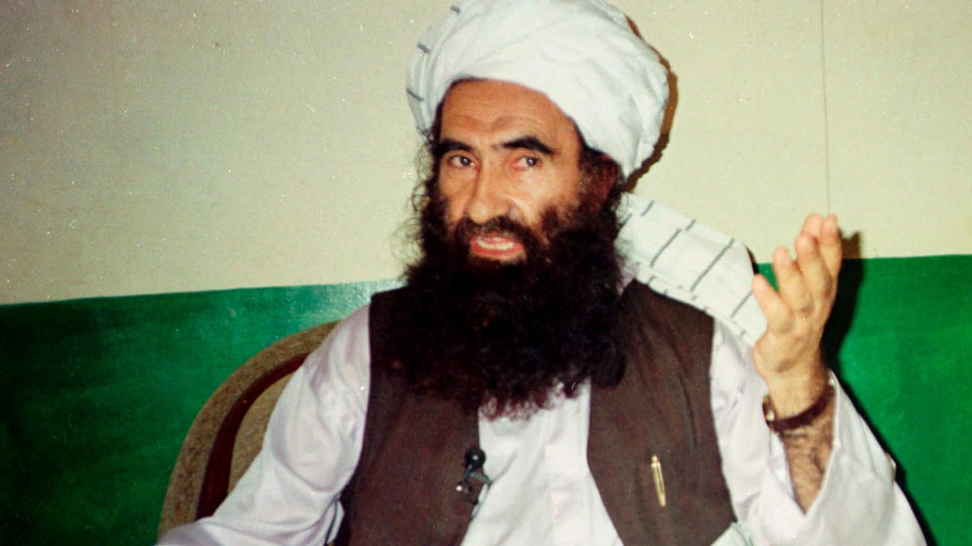 Dschalaluddin Hakkani, Gründer des Hakkani-Netzwerks im Jahr 1998: Nun soll der afghanische Islamist nach langer Krankheit gestorben sein.