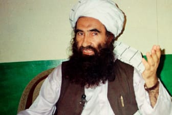 Dschalaluddin Hakkani, Gründer des Hakkani-Netzwerks im Jahr 1998: Nun soll der afghanische Islamist nach langer Krankheit gestorben sein.