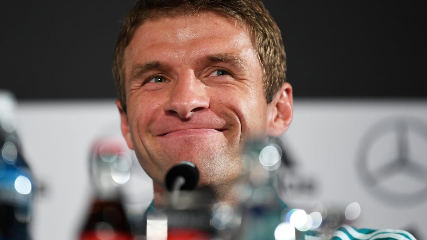 Thomas Müller bei der Pressekonferenz des DFB.