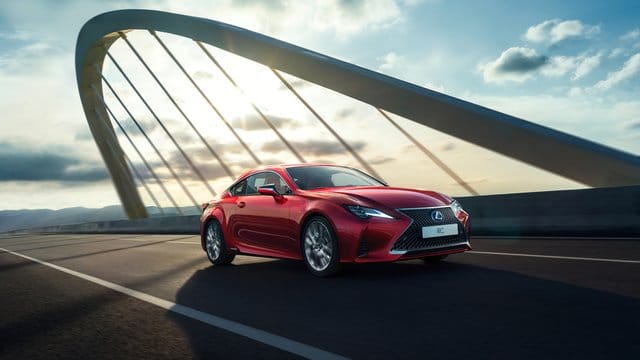 Aufgefrischt: Lexus hat sein Sportcoupé RC überarbeitet und bringt es zum Jahreswechsel in den Handel. Aufgefrischt: Lexus hat sein Sportcoupé RC überarbeitet und bringt es zum Jahreswechsel in den Handel.