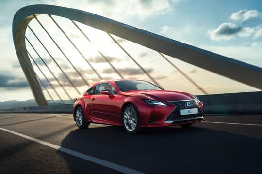 Aufgefrischt: Lexus hat sein Sportcoupé RC überarbeitet und bringt es zum Jahreswechsel in den Handel.