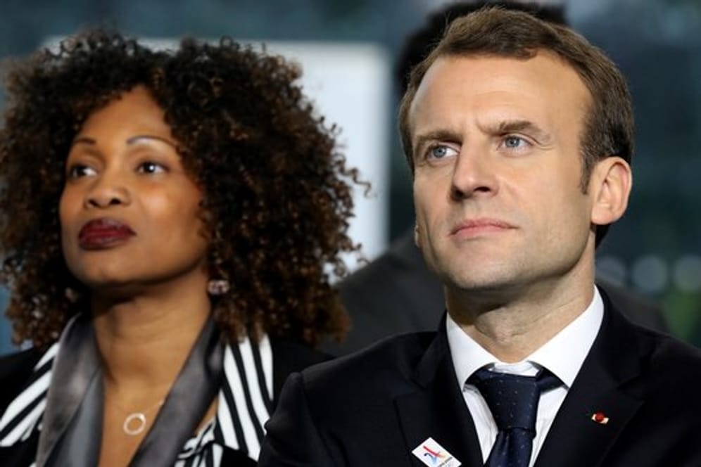 Laura Flessel, hier neben Emmanuel Macron, ist als Sportministerin zurückgetreten.