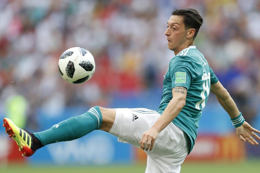 Mesut Özil: Durch den Rücktritt des 92-fachen Nationalspielers muss die Position im zentralen Mittelfeld der DFB-Elf neu besetzt werden.