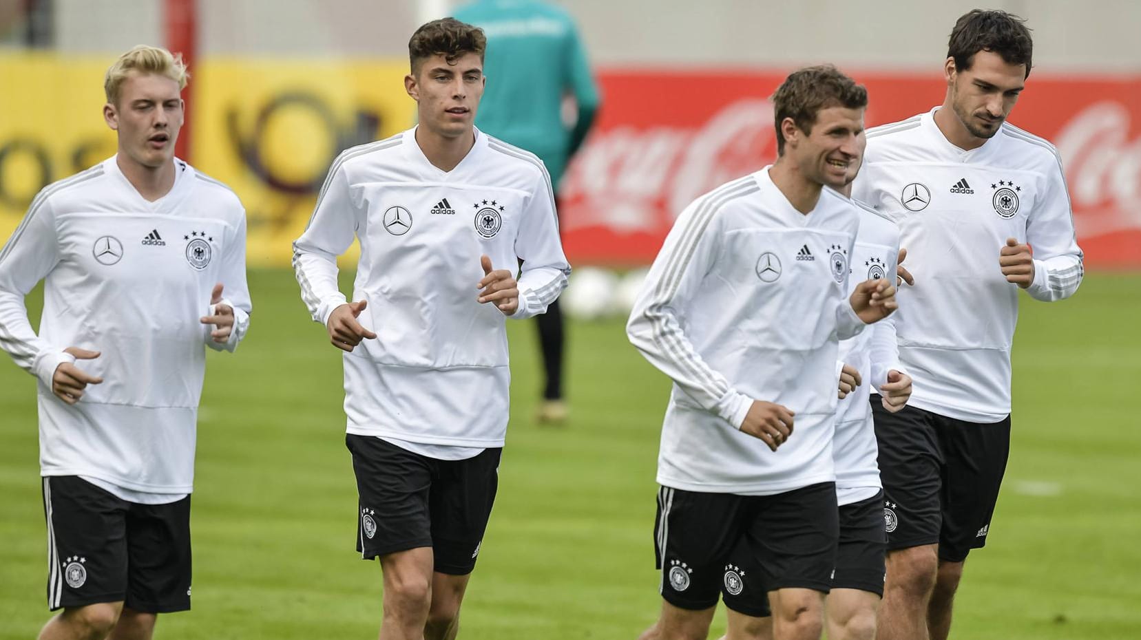 Julian Brandt (v.l.), Kai Havertz und Thomas Müller gelten als Nachfolge-Kandidaten für Özil. Innenverteidiger Hummels (r.) nicht. Hier trainieren die Nationalspieler vor dem Nations-League-Spiel gegen Frankreich am Donnerstag.