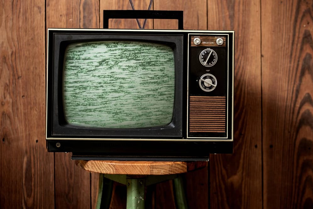 Alter Fernseher: Der TV-Konsum geht zurück, Streaming gewinnt an Bedeutung.