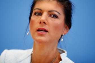 Sahra Wagenknecht bei der Vorstellung von "Aufstehen": Aktive Politiker der ersten Riege sucht man vergebens.