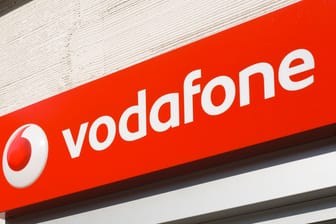 Vodafone-Symbol und Schriftzug: Kunden von Callya-Tarifen des Unternehmens erhalten mehr Datenvolumen.