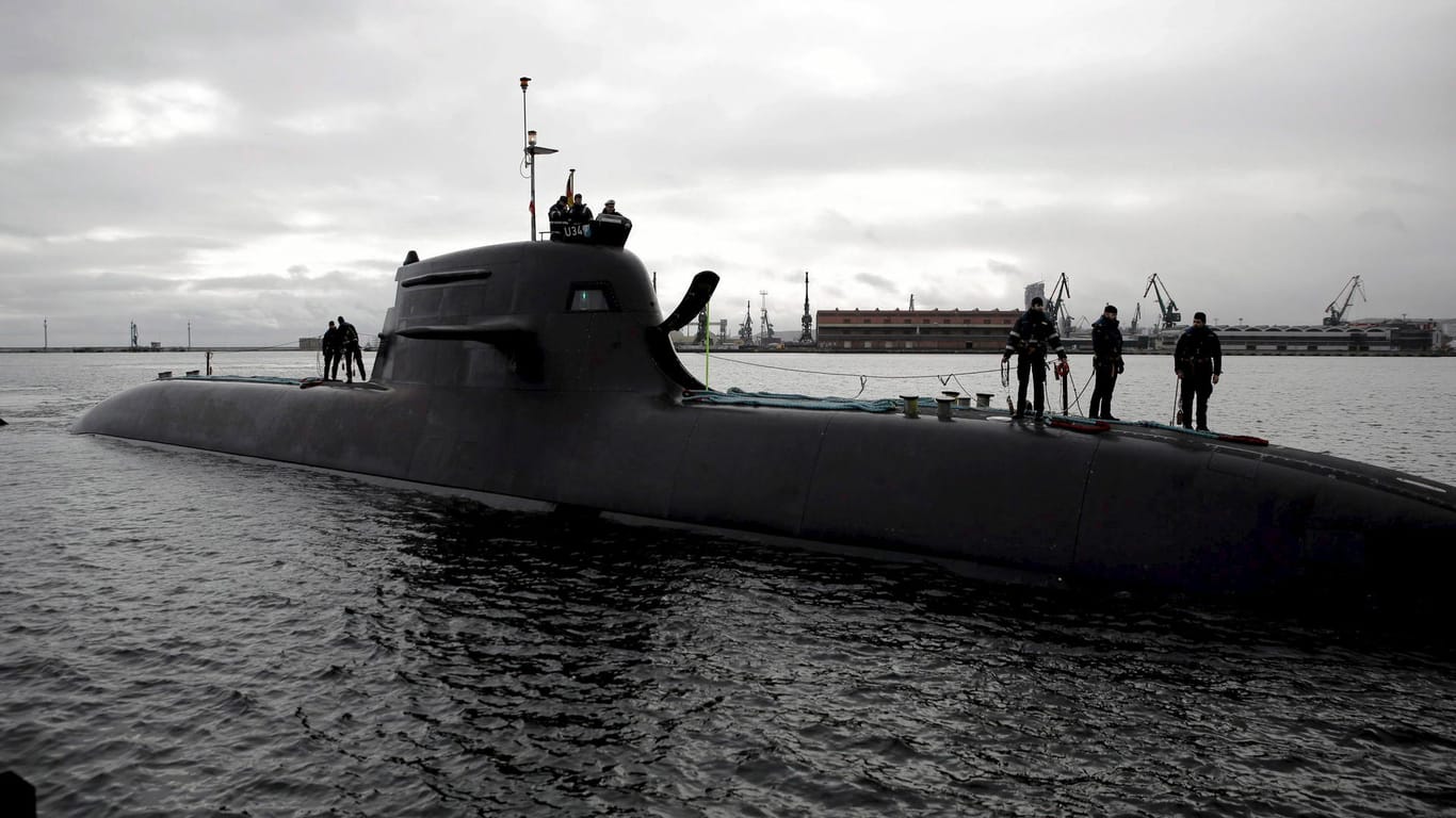 Ein deutsches U-Boot in einem polnischen Hafen: Die Bauweise ist dem Einsatzgebiet angepasst.