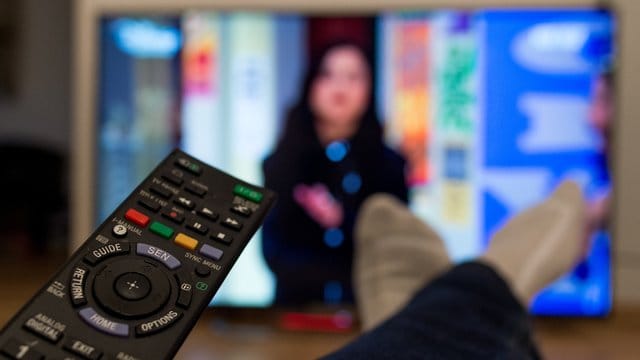 Fernsehen war bei der letzten Befragung die liebste Freizeitbeschäftigung der Bundesbürger. Fernsehen war bei der letzten Befragung die liebste Freizeitbeschäftigung der Bundesbürger.