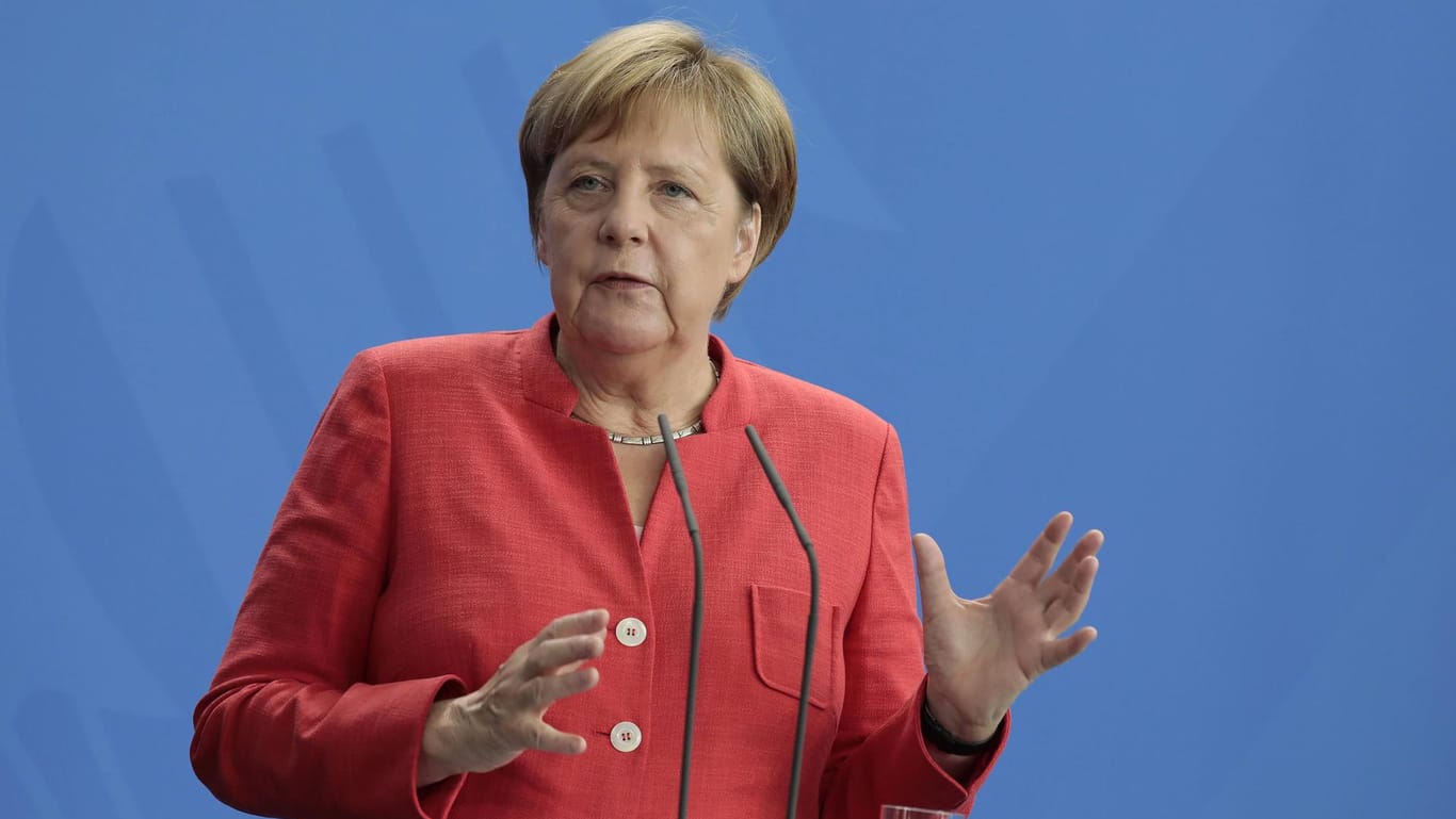 Merkel in Berlin: Die Bundeskanzlerin will nun auch nach Chemnitz reisen. Ein genauer Termin stehe aber noch nicht fest, sagte ihr Sprecher.