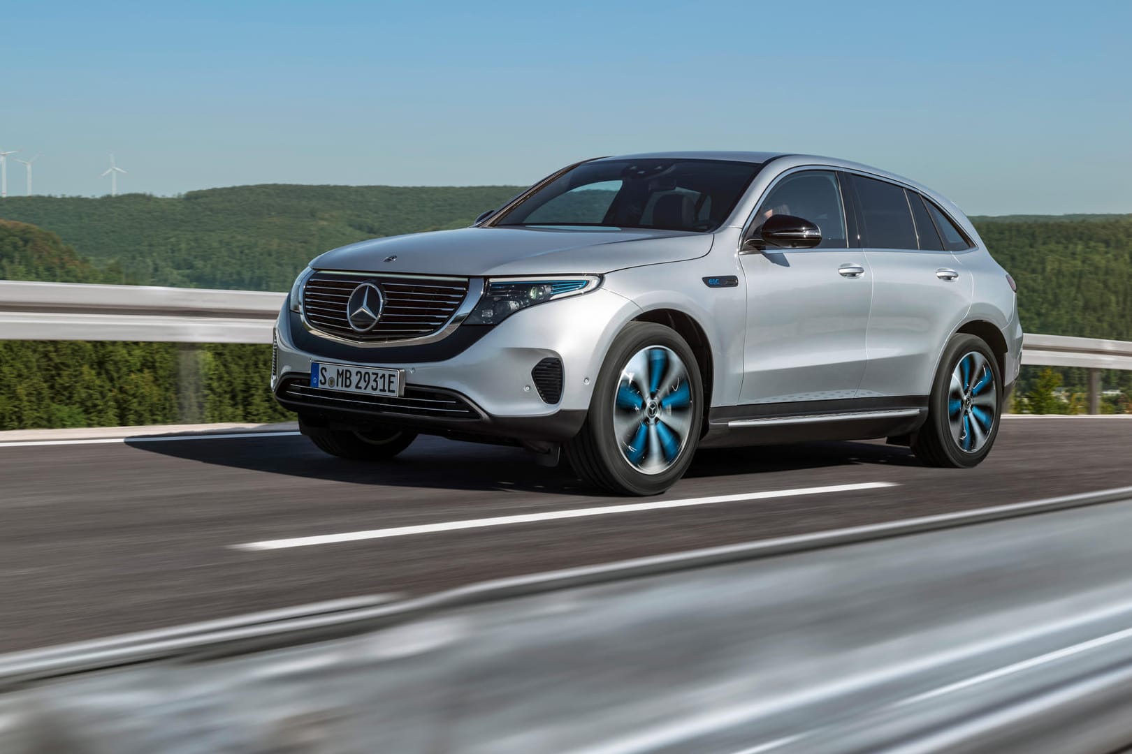 Das erste Elektroauto von Mercedes: Binnen 40 Minuten soll der EQC von 10 auf 80 Prozent Ladestand kommen.