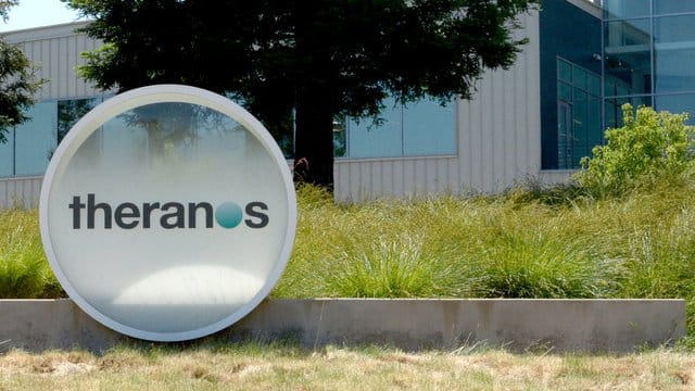 Das Logo des Start-ups Theranos in Palo Alto.