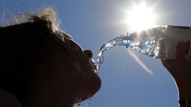 Wasser erfrischt und ist überlebenswichtig.