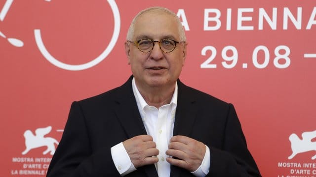 Errol Morris, Regisseur und Oscarpreisträger aus den USA, stellte seine Doku "American Dharma" in Venedig vor. Errol Morris, Regisseur und Oscarpreisträger aus den USA, stellte seine Doku "American Dharma" in Venedig vor.