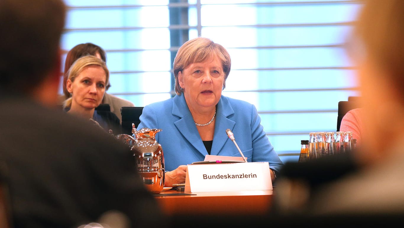 Bundeskanzlerin Angela Merkel: Trotz Kritik von Ministerpräsident Kretschmer bleibt die Kanzlerin bei ihrer Einschätzung zu Chemnitz.