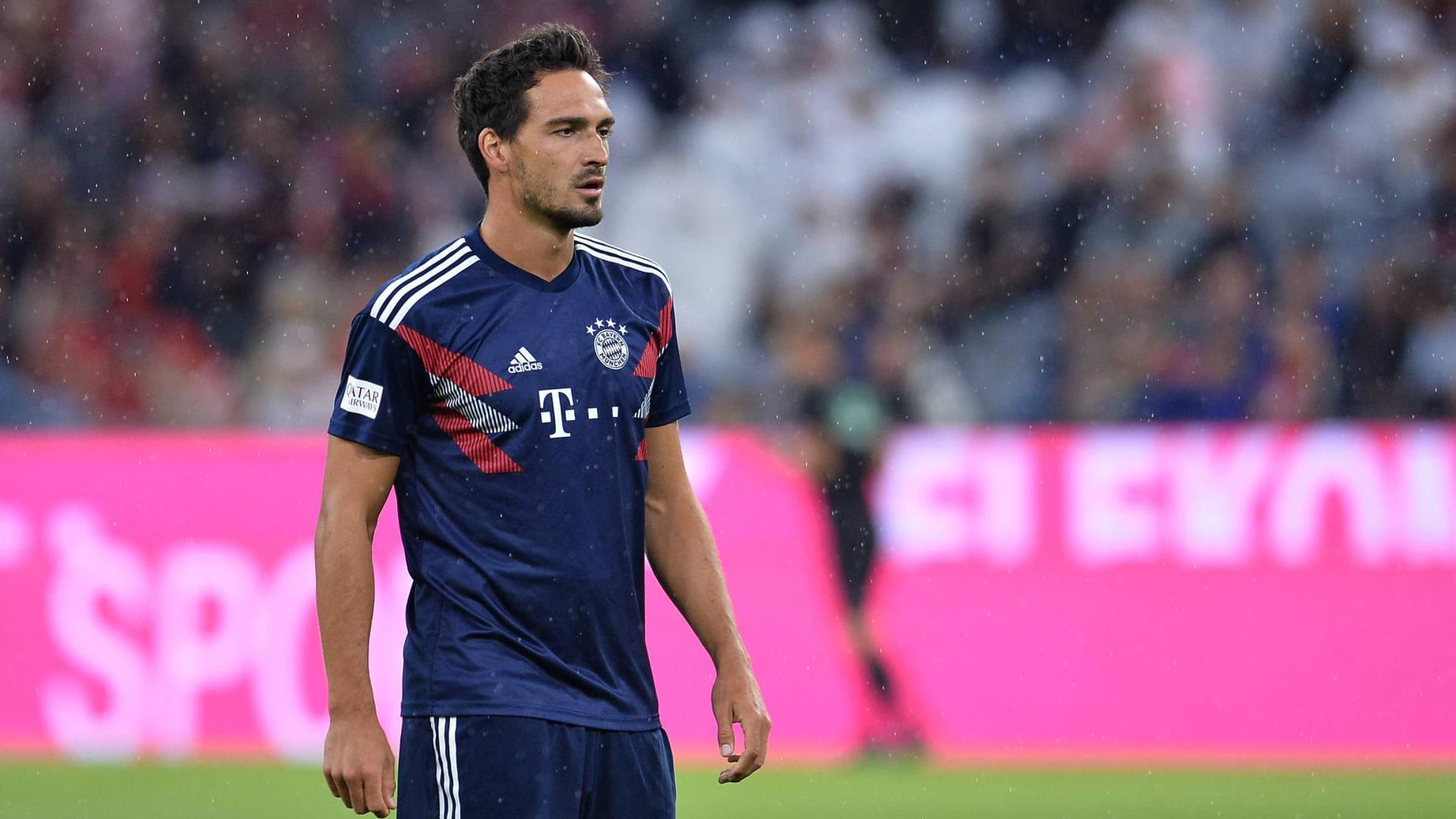 Mats Hummels ist beim FC Bayern nicht mehr über jeden zweifel erhaben, sondern muss sich dem Konkurrenzkampf stellen.