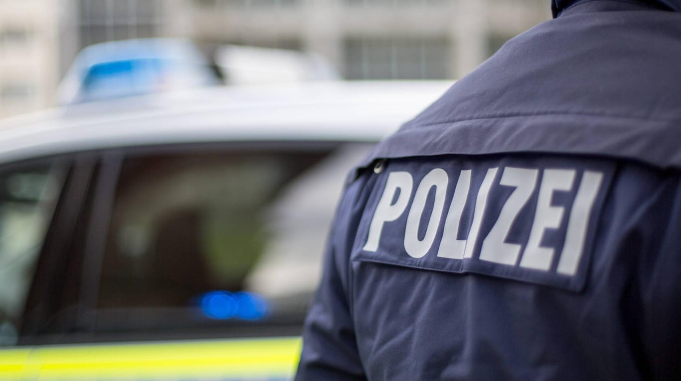Polizei im Einsatz: Nach einem Tipp konnte die Polizei drogenhaltige Schokolade in einem Berliner Geschäft beschlagnahmen.