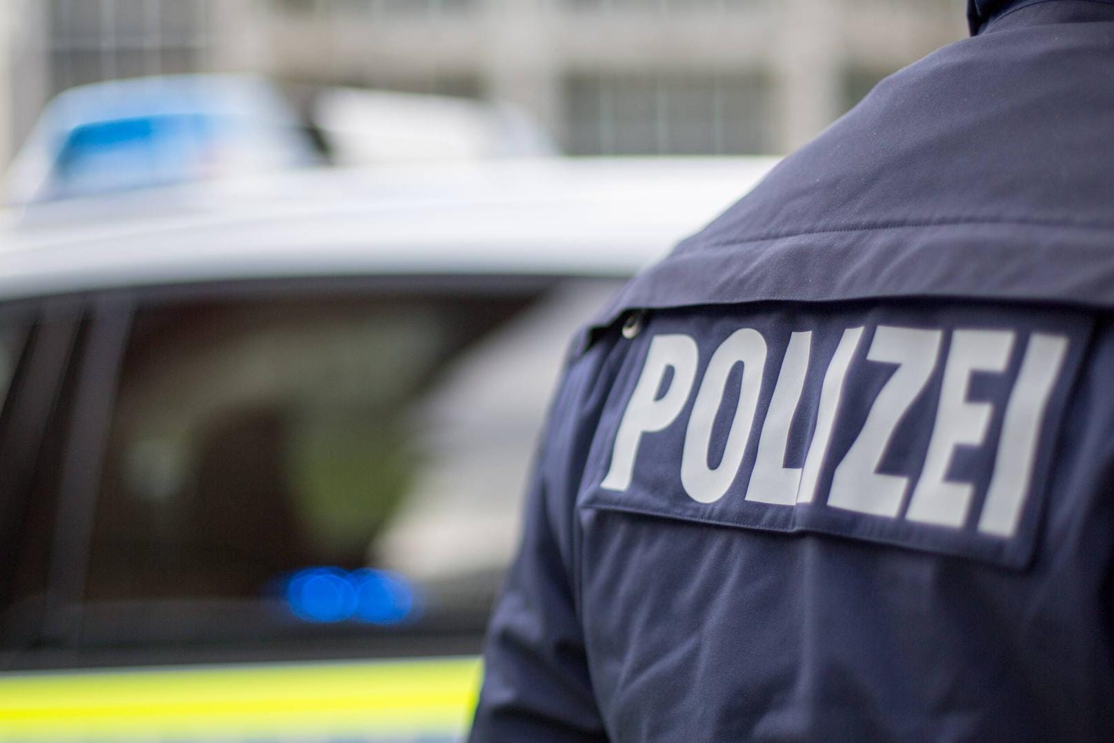Polizei im Einsatz: Nach einem Tipp konnte die Polizei drogenhaltige Schokolade in einem Berliner Geschäft beschlagnahmen.