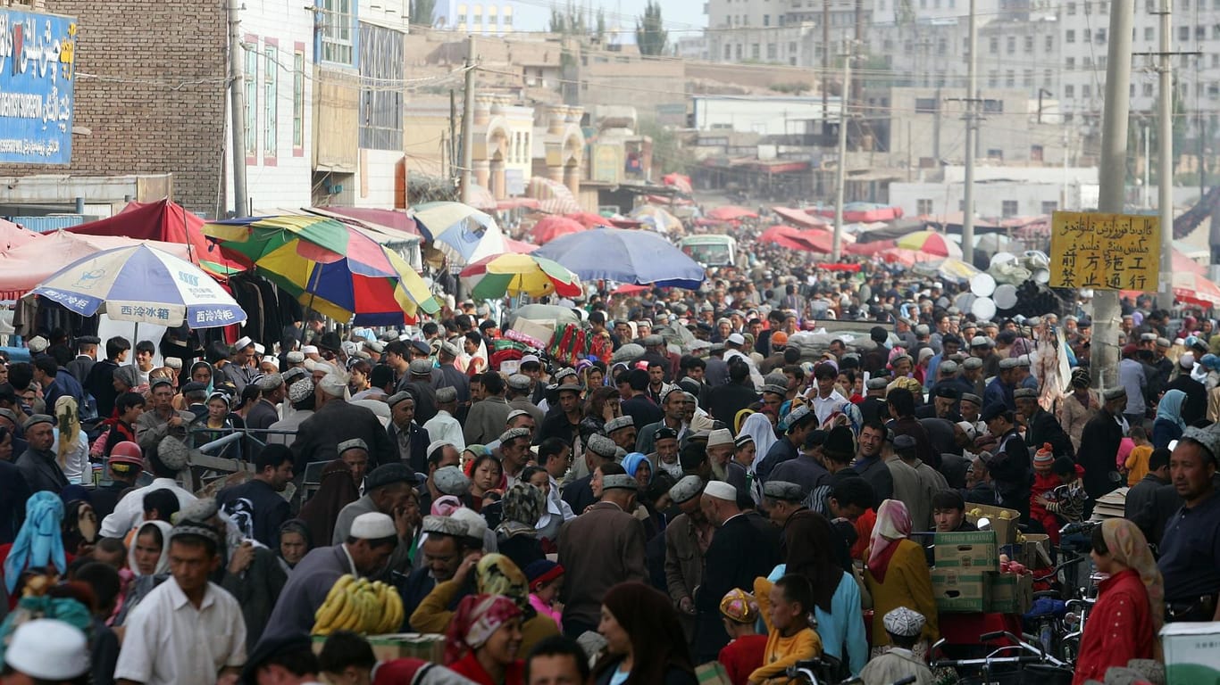 Markt in Kaschgar im Westen von China: Die Stadt soll ein Zentrum der "Neuen Seidenstraße" werden.