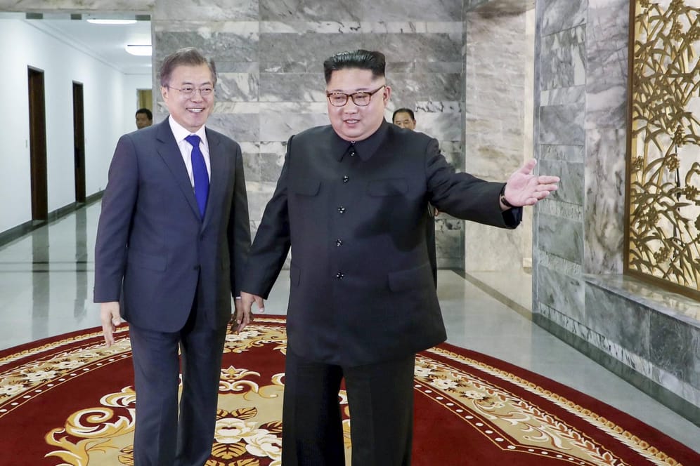 Kim Jong-Un und Moon Jae-In bei ihrem Treffen im Mai. Nun steht der Termin für den nächste innerkoreanischen Gipfel.
