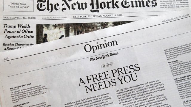Leitartikel der New York Times mit der Überschrift "A Free Press Needs You" (Eine freie Presse braucht dich). Leitartikel der New York Times mit der Überschrift "A Free Press Needs You" (Eine freie Presse braucht dich).