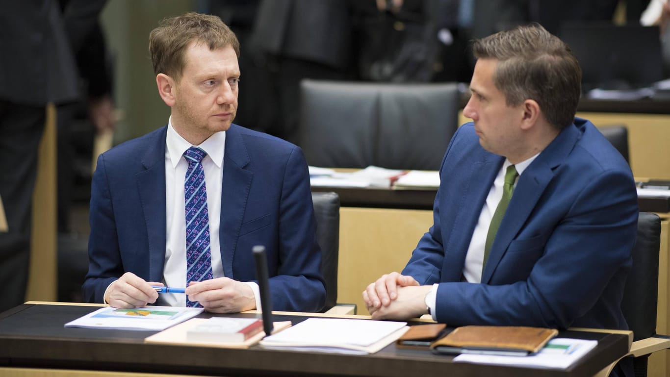 Sachsens Ministerpräsident Michael Kretschmer (CDU) und sein Vize Martin Dulig (SPD) vor einer Sitzung im Bundesrat: Für Dulig waren die Szenen in Chemnitz beklemmend.