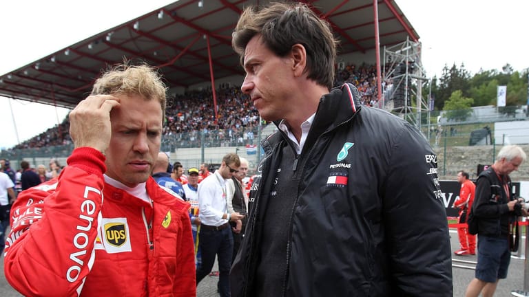 Konkurrenten im Kampf um den WM-Titel: Ferrari-Pilot Sebastian Vettel (l.) und Mercedes-Teamchef Toto Wolff.