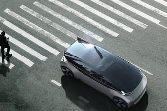 Schwedisches Sicherheitskonzept: Mit dem 360c Konzept zeigt Volvo, wie ein voll autonom fahrendes Auto mit anderen Verkehrsteilnehmern kommunizieren könnte.
