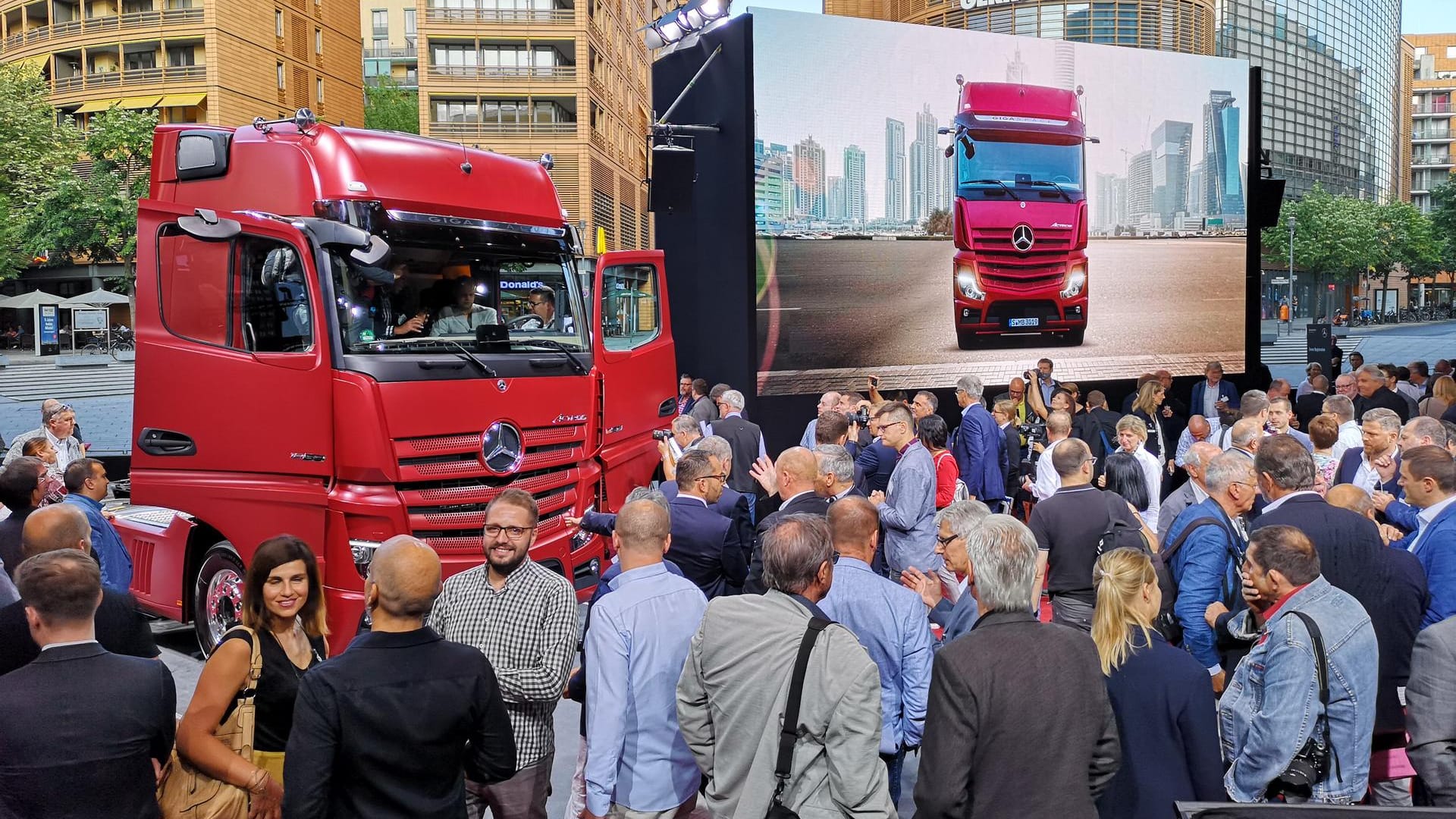 Lastwagen Mercedes-Benz Actros: Preise für das neue Modell nennt Daimler noch nicht.