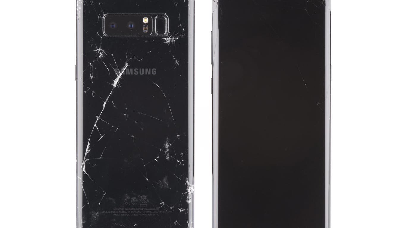 Samsungs Galaxy S8 sah nach 100 Stürzen in der Falltrommel von Stiftung Warentest etwas lädiert aus. Der Nachfolger S9 kam wesentlich besser davon.