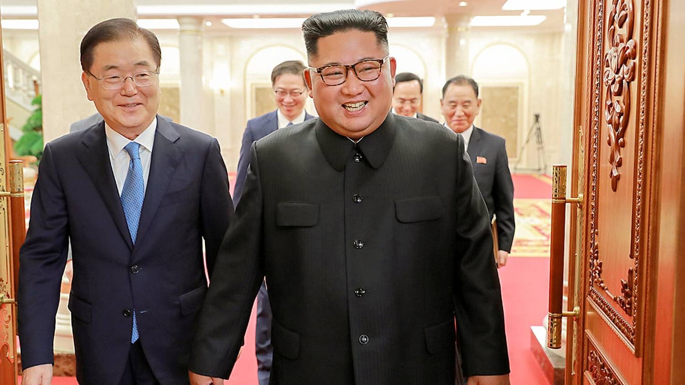 Chung Eui Yong (l) und Kim Jong Un (r): Vom 18. bis zum 20. September findet ein weiteres Gipfeltreffen von Süd- und Nordkorea statt.