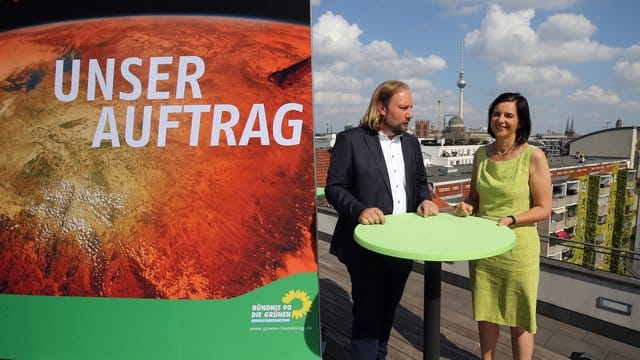 Die Fraktionsvorsitzenden Katrin Göring-Eckardt und Anton Hofreiter nach der Klausur der Grünen-Bundestagsfraktion. Die Fraktionsvorsitzenden Katrin Göring-Eckardt und Anton Hofreiter nach der Klausur der Grünen-Bundestagsfraktion.
