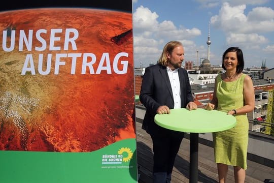 Die Fraktionsvorsitzenden Katrin Göring-Eckardt und Anton Hofreiter nach der Klausur der Grünen-Bundestagsfraktion.