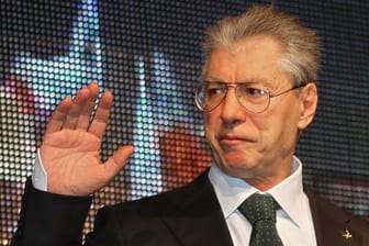 Umberto Bossi: Der ehemalige Parteichef und ein früherer Schatzmeister sollen zwischen 2008 und 2010 rund 49 Millionen Euro veruntreut haben.