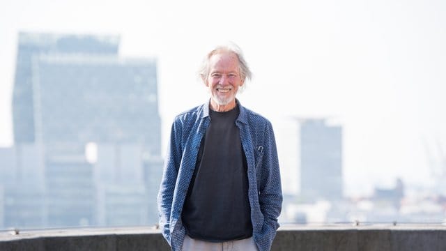 Klaus Voormann präsentiert auf dem Reeperbahnfestival seine Ausstellung "It Started In Hamburg - Graphic Arts 1958 - 2018". Klaus Voormann präsentiert auf dem Reeperbahnfestival seine Ausstellung "It Started In Hamburg - Graphic Arts 1958 - 2018".