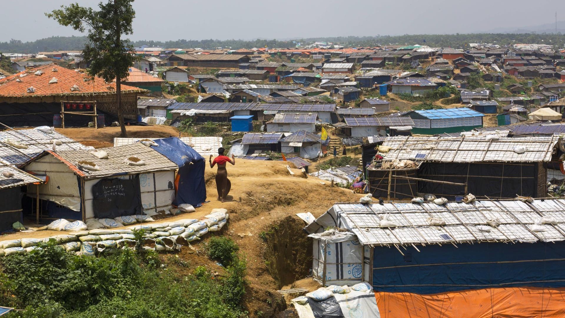Flüchtlingscamp für Rohingya-Völker in Bangladesh: Viele Menschen leiden unter Vertreibung, Massenmorden und Vergewaltigungen. Flüchtlingscamp für Rohingya-Völker in Bangladesh: Viele Menschen leiden unter Vertreibung, Massenmorden und Vergewaltigungen.