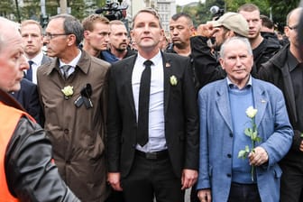 Björn Höcke beim sogenannten "Trauermarsch": Laut Verfassungsschutz marschierten 2500 bekannte Rechtsextremisten gemeinsam mit der AfD durch Chemnitz.