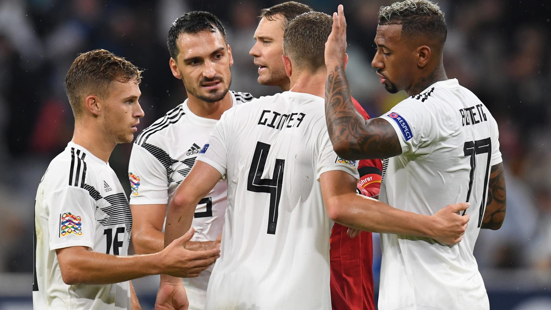 Durchaus zufrieden mit der Leistung: Joshua Kimmich (v.l.), Mats Hummels, Torwart Manuel Neuer, Matthias Ginter und Jérôme Boateng.