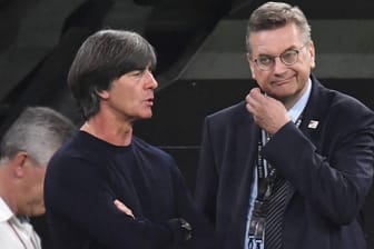 Bundestrainer Löw (li.) und DFB-Präsident Grindel.