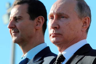 Wladimir Putin und Baschar al-Assad: Vor einer geplanten Großoffensive der syrischen Regierung auf Idlib haben internationale Stimmen vor einer humanitäre Katastrophe gewarnt.