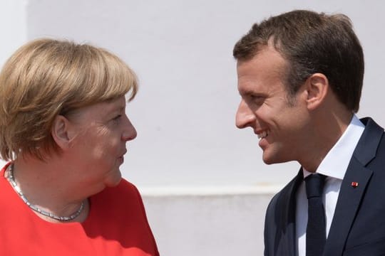 Bundeskanzlerin Merkel und Emmanuel Macron Mitte Juni bei einem Treffen auf Schloss Meseberg in Brandenburg.