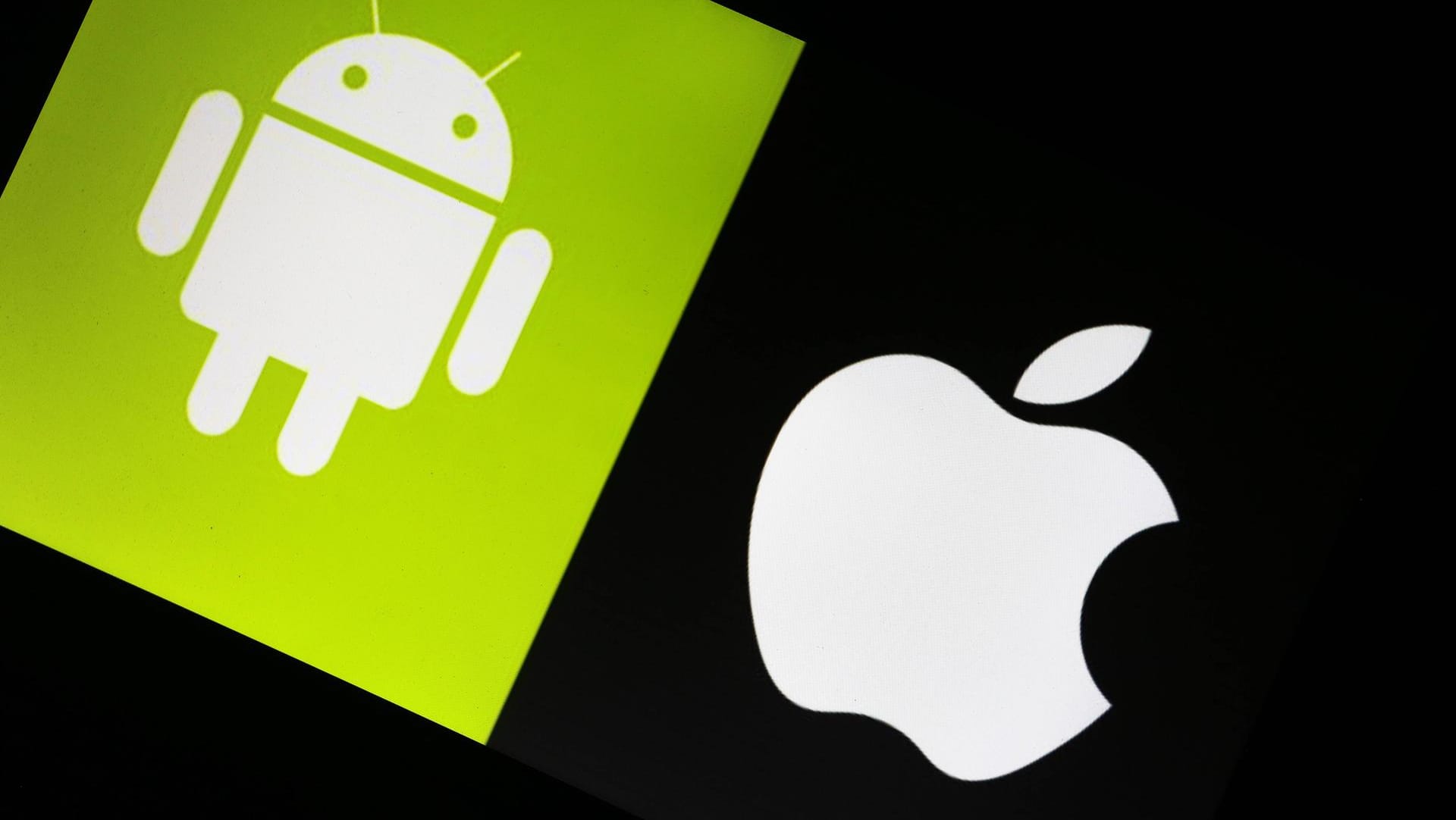 Logo von Apple und Android: Der Kampf der Smartphone-Systeme.