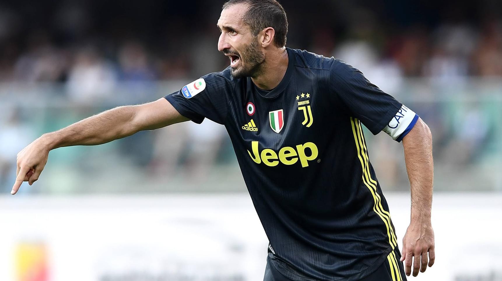 „Richtige“ Binde: Juventus-Kapitän Giorgio Chiellini trägt die Einheitsbinde der Liga mit dem Schriftzug „Capitano“.