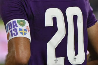 „Falsche“ Kapitänsbinde: Germán Pezzella vom AC Florenz trägt die Initialen und Rückennummer des verstorbenen Kapitäns Davide Astori am Arm.