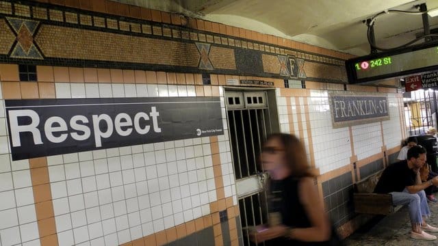 In der U-Bahnstation "Franklin Street" wird Aretha Franklin geehrt. In der U-Bahnstation "Franklin Street" wird Aretha Franklin geehrt.