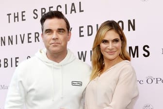Robbie Williams und seine Frau Ayda heißen die kleine Colette (Coco) Josephine willkommen.