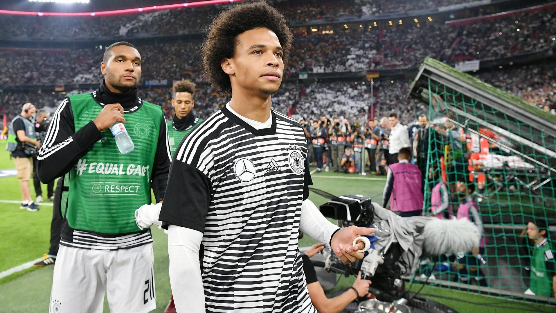 Sané (M.) am Rande des Nations-League-Auftakts gegen Frankreich.